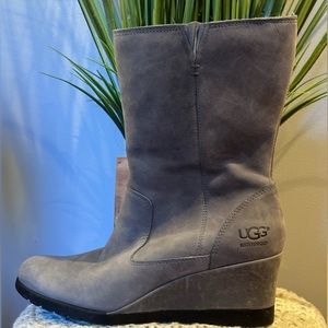Like New! Size 8.5 UGG Women’s Joely Wedge Heel Boots! Waterproof.